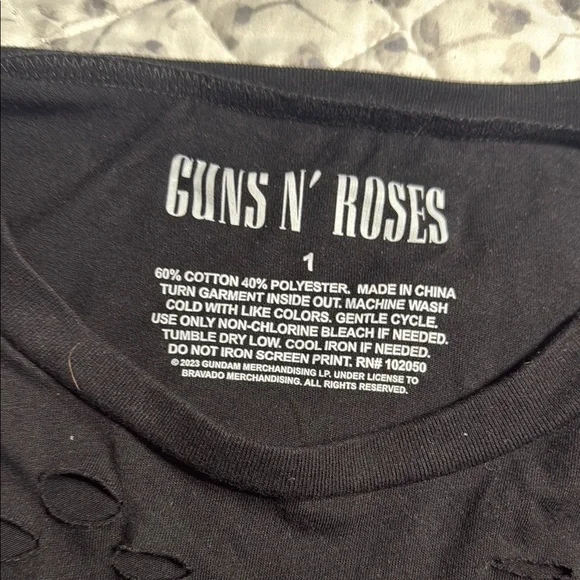 NWT Guns N' Roses Black Distressed T-Shirt - Picture 3 of 6